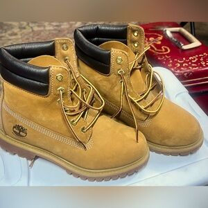 Timberland boots worn twice, room small. They r a women’s 6